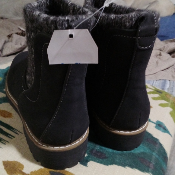 ⭐NWT BLACK VEGAN PULL ON WARM BOOTS WOMEN'S SHOES SIZE 9.5 MOTO BOOTIES - Picture 4 of 10
